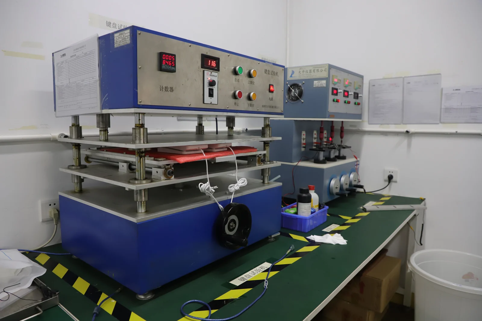 Laboratory equipment — Test laboratory 4
